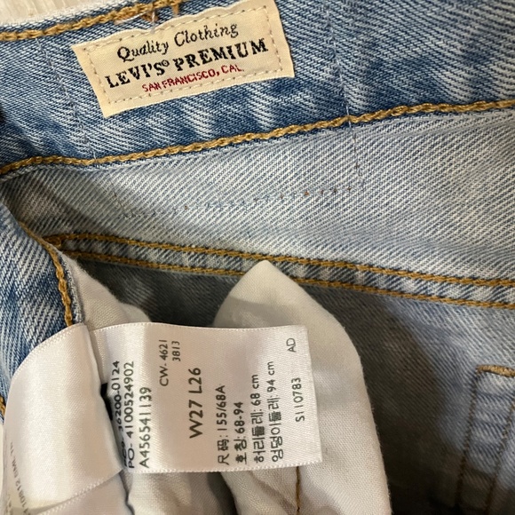 Levi's Premium 501 Cropped Jeans - Picture 4 of 5